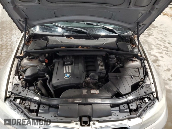 2011 BMW 3 Series 328i xDrive z VIN WBAPK5C53BA994635, wystawiony jako Copart lot #50235645 z przebiegiem 107 780 mil mil oraz Nie do naprawy • Non repairable. Historia ofert i sprzedaży dostępna na DreamBid. Obrazek 11.