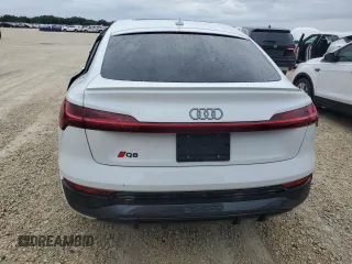 2024 Audi Q8 e-tron Sportback S line Premium Plus z VIN WA1CAAGEXRB007065, wystawiony jako Copart lot #74524284 z przebiegiem Nie podano mil oraz Nie do naprawy • Non repairable. Historia ofert i sprzedaży dostępna na DreamBid. Obrazek 6.