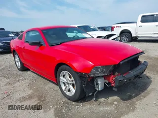 2014 Ford Mustang V6 с VIN 1ZVBP8AM0E5324254, выставлен на аукционе IAAI как лот 42481876 с пробегом 203 690 миль миль и . История ставок и продаж доступна на DreamBid. Изображение 1.
