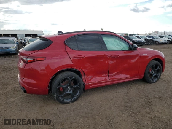 2022 Alfa Romeo Stelvio Veloce z VIN ZASPAKBNXN7D24109, wystawiony jako Copart lot #61717184 z przebiegiem 9 095 mil mil oraz Szkoda całkowita • Salvage title. Historia ofert i sprzedaży dostępna na DreamBid. Obrazek 3.