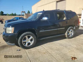 2011 Chevrolet Tahoe LTZ z VIN 1GNSCCE0XBR331068, wystawiony jako Copart lot #61469405 z przebiegiem 226 669 mil mil oraz Czysty tytuł • Clean title. Historia ofert i sprzedaży dostępna na DreamBid. Obrazek 1.