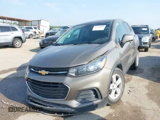 2020 Chevrolet Trax LS z VIN KL7CJKSB4LB334834, wystawiony jako IAAI lot #42332641 z przebiegiem 57 195 mil mil oraz . Historia ofert i sprzedaży dostępna na DreamBid. Obrazek 2.