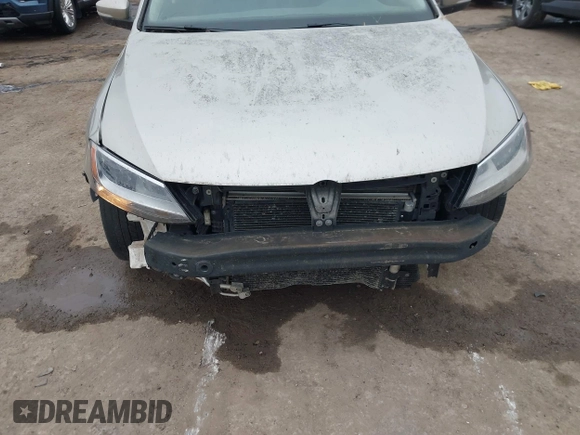 2015 Volkswagen Jetta Sedan 1.8T SE w/Connectivity with VIN 3VWD07AJ9FM326125, listed as a IAAI auction lot 41531163 with 141,284 mi miles. Bid and sale history available at carsss.com. Image 6.