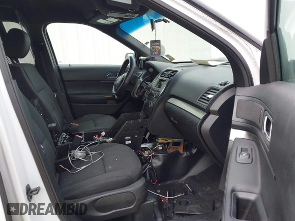 2016 Ford Police Interceptor Utility z VIN 1FM5K8AR5GGC67532, wystawiony jako IAAI lot #42183690 z przebiegiem 116 244 mil mil oraz . Historia ofert i sprzedaży dostępna na DreamBid. Obrazek 5.