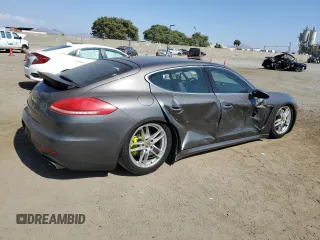 2014 Porsche Panamera S E-Hybrid z VIN WP0AD2A78EL044818, wystawiony jako Copart lot #65864484 z przebiegiem 141 423 mil mil oraz Szkoda całkowita • Salvage title. Historia ofert i sprzedaży dostępna na DreamBid. Obrazek 3.