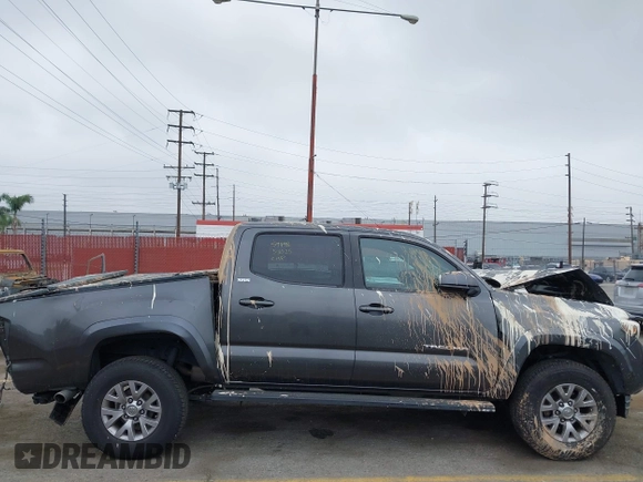 2017 Toyota Tacoma SR5 z VIN 3TMAZ5CN0HM039730, wystawiony jako IAAI lot #42406448 z przebiegiem 69 530 mil mil oraz . Historia ofert i sprzedaży dostępna na DreamBid. Obrazek 20.