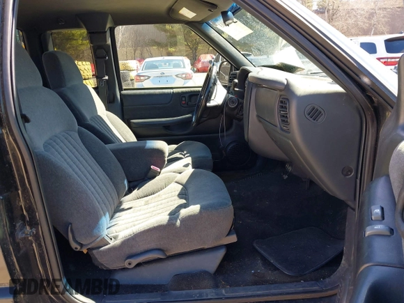 2002 Chevrolet S-10 LS with VIN 1GCDT19W528219000, listed as a IAAI auction lot 41971803 with 134,225 mi miles. Bid and sale history available at carsss.com. Image 5.