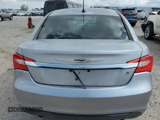 2014 Chrysler 200 Touring z VIN 1C3CCBBGXEN150223, wystawiony jako Copart lot #55494215 z przebiegiem 178 750 mil mil oraz Szkody całkowita. Historia ofert i sprzedaży dostępna na DreamBid. Obrazek 6.