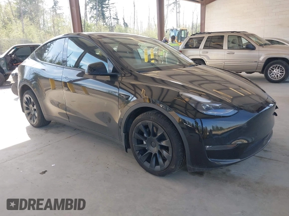 2022 Tesla Model Y Long Range with VIN 7SAYGDEE1NF550202, listed as a IAAI auction lot 42121718 with 28,211 mi miles and . Bid and sale history available at carsss.com. Image 1.