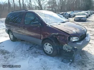 1998 Toyota Sienna LE with VIN 4T3ZF13C5WU085794, listed as a IAAI auction lot 41398893 with 179,109 mi miles. Bid and sale history available at carsss.com. Image 1.