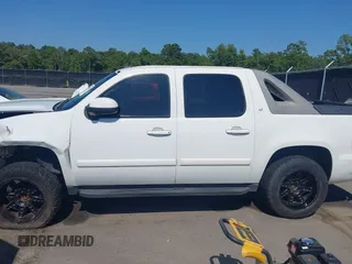 2007 Chevrolet Avalanche LTZ z VIN 3GNEC12037G254623, wystawiony jako IAAI lot #42589662 z przebiegiem 248 688 mil mil oraz . Historia ofert i sprzedaży dostępna na DreamBid. Obrazek 14.