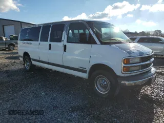 2000 Chevrolet Express with VIN 1GAHG39R8Y1258153, listed as a Copart auction lot 82823374 with 172,336 mi miles and Salvage Title. Bid and sale history available at carsss.com. Image 4.