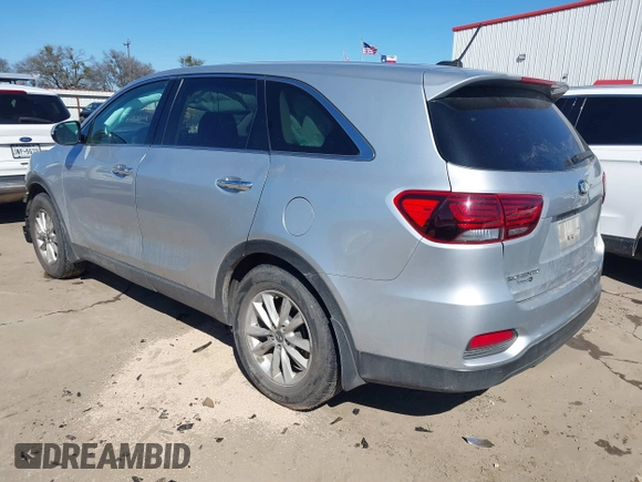 2019 Kia Sorento LX with VIN 5XYPG4A36KG579616, listed as a IAAI auction lot 41472626 with 110,078 mi miles. Bid and sale history available at carsss.com. Image 3.