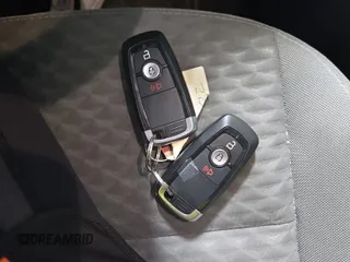 2020 Ford Escape SE z VIN 1FMCU9G66LUB14805, wystawiony jako IAAI lot #42388285 z przebiegiem 50 819 mil mil oraz . Historia ofert i sprzedaży dostępna na DreamBid. Obrazek 45.