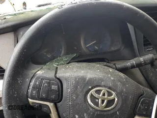2018 Toyota Sienna LE с VIN 5TDJZ3DC5JS190506, выставлен на аукционе Copart как лот 86137964 с пробегом Не указан миль и Списание • Salvage title. История ставок и продаж доступна на DreamBid. Изображение 9.