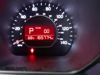 2016 Kia Soul + z VIN KNDJP3A57G7310952, wystawiony jako IAAI lot #42383847 z przebiegiem 165 774 mil mil oraz . Historia ofert i sprzedaży dostępna na DreamBid. Obrazek 15.