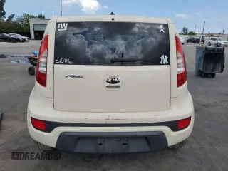 2013 Kia Soul + z VIN KNDJT2A66D7756763, wystawiony jako Copart lot #56769655 z przebiegiem 169 869 mil mil oraz Szkody całkowita. Historia ofert i sprzedaży dostępna na DreamBid. Obrazek 6.