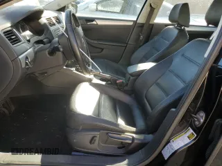2014 Volkswagen Jetta SE with VIN 3VWD17AJ9EM400204, listed as a Copart auction lot 42484055 with 137,287 mi miles and Salvage title. Bid and sale history available at DreamBid. Image 7.
