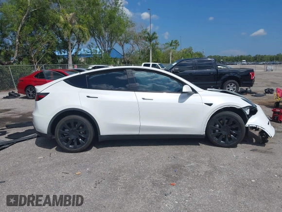 2022 Tesla Model Y Long Range with VIN 7SAYGDEE0NF423327, listed as a IAAI auction lot 41941114 with 29,559 mi miles and . Bid and sale history available at carsss.com. Image 14.