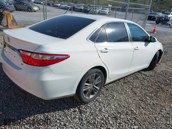 2015 Toyota Camry XLE with VIN 4T1BF1FK5FU945058, listed as a IAAI auction lot 41827105 with 78,011 mi miles. Bid and sale history available at carsss.com. Image 4.