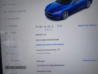 2014 Tesla Model S 60 z VIN 5YJSA1H11EFP30596, wystawiony jako IAAI lot #42235901 z przebiegiem 143 837 mil mil oraz . Historia ofert i sprzedaży dostępna na DreamBid. Obrazek 16.