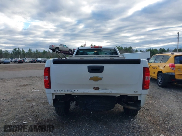 2008 Chevrolet Silverado 1500 Work Truck with VIN 1GCEK14C28Z246081, listed as a IAAI auction lot 40815734 with 137,738 mi miles. Bid and sale history available at carsss.com. Image 16.