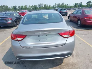 2015 Chrysler 200 Limited z VIN 1C3CCCAB5FN545827, wystawiony jako IAAI lot #42370385 z przebiegiem 134 318 mil mil oraz . Historia ofert i sprzedaży dostępna na DreamBid. Obrazek 16.