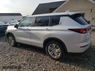 2024 Mitsubishi Outlander ES with VIN JA4J4UA82RZ063396, listed as a Copart auction lot 77793594 with 17,829 mi miles and Salvage Title. Bid and sale history available at carsss.com. Image 2.