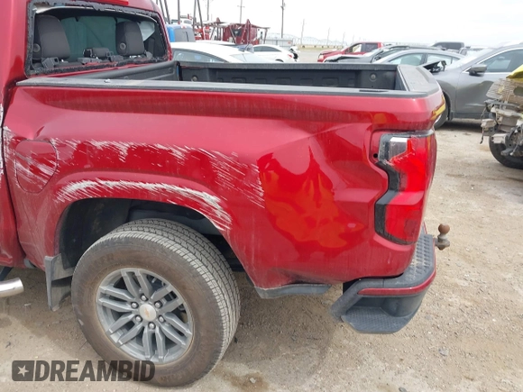 2023 Chevrolet Colorado 2WD LT z VIN 1GCPSCEK7P1269024, wystawiony jako IAAI lot #41788940 z przebiegiem Nie podano mil oraz . Historia ofert i sprzedaży dostępna na DreamBid. Obrazek 6.