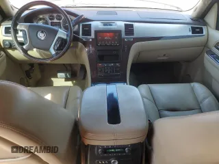 2010 Cadillac Escalade Luxury z VIN 1GYUKBEFXAR276598, wystawiony jako Copart lot #50780885 z przebiegiem 175 151 mil mil oraz Tytuł czysty. Historia ofert i sprzedaży dostępna na DreamBid. Obrazek 8.