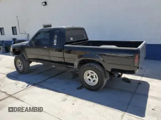 1990 Toyota Pickup DLX with VIN JT4RN93P3L5021924, listed as a Copart auction lot 64699075 with 287,298 mi miles and Clean title. Bid and sale history available at DreamBid. Image 2.