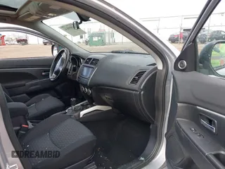 2011 Mitsubishi Outlander SE z VIN JA4AP4AU6BZ018195, wystawiony jako IAAI lot #41909830 z przebiegiem 68 576 mil mil oraz . Historia ofert i sprzedaży dostępna na DreamBid. Obrazek 5.