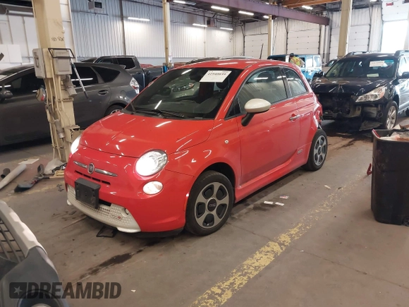 2018 FIAT 500e z VIN 3C3CFFGE4JT377259, wystawiony jako IAAI lot #41940039 z przebiegiem 61 053 mil mil oraz . Historia ofert i sprzedaży dostępna na DreamBid. Obrazek 2.
