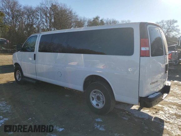 2023 Chevrolet Express Passenger LS z VIN 1GAZGNFP7P1234198, wystawiony jako Copart lot #85733764 z przebiegiem 18 464 mil mil oraz Nie do naprawy • Non repairable. Historia ofert i sprzedaży dostępna na DreamBid. Obrazek 2.