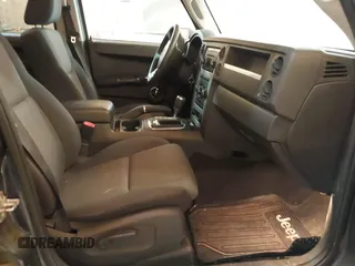 2010 Jeep Commander Sport z VIN 1J4RG4GT4AC139097, wystawiony jako IAAI lot #41080018 z przebiegiem 214 735 mil mil oraz . Historia ofert i sprzedaży dostępna na DreamBid. Obrazek 5.