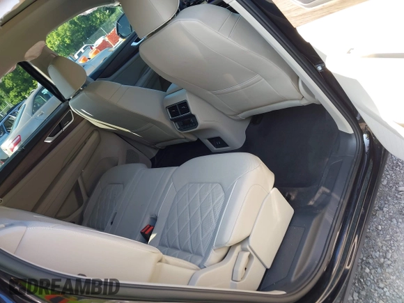 2024 Volkswagen Atlas SEL Premium R-Line with VIN 1V2FR2CA2RC598392, listed as a IAAI auction lot 42418130 with 5,007 mi miles and . Bid and sale history available at DreamBid. Image 8.