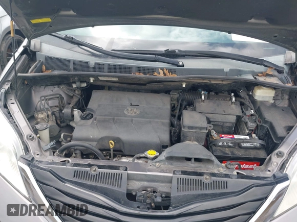 2014 Toyota Sienna LE AAS z VIN 5TDKK3DC8ES516801, wystawiony jako IAAI lot #42378994 z przebiegiem 222 929 mil mil oraz . Historia ofert i sprzedaży dostępna na DreamBid. Obrazek 10.
