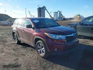 2016 Toyota Highlander LE with VIN 5TDBKRFH9GS319084, listed as a IAAI auction lot 41590197 with 110,611 mi miles. Bid and sale history available at carsss.com. Image 1.