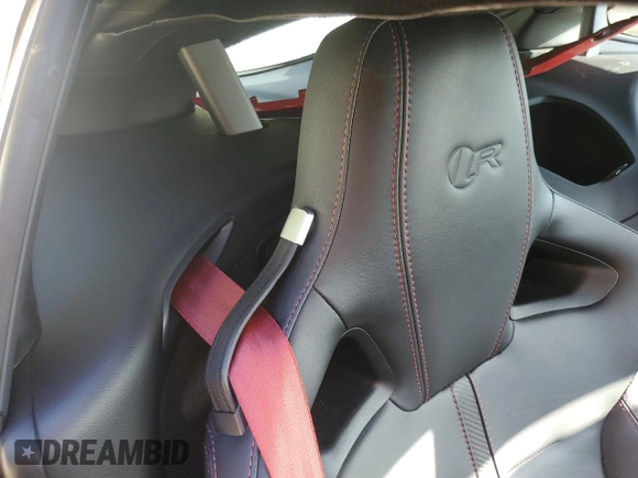 2015 Jaguar F-Type R z VIN SAJWA6DA3FMK17901, wystawiony jako Copart lot #78540084 z przebiegiem Nie podano mil oraz Szkody całkowita. Historia ofert i sprzedaży dostępna na DreamBid. Obrazek 10.