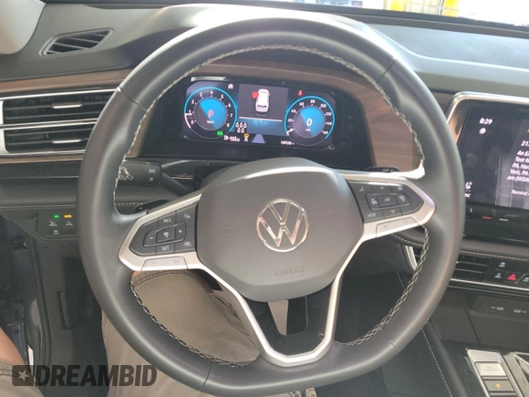 2024 Volkswagen Atlas SE with VIN 1V2HR2CA8RC579421, listed as a IAAI auction lot 42850666 with 18,926 mi miles and . Bid and sale history available at DreamBid. Image 9.