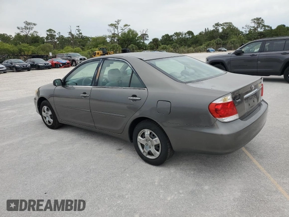 2006 Toyota Camry STD z VIN 4T1BE32K36U699650, wystawiony jako Copart lot #61942095 z przebiegiem 194 810 mil mil oraz Czysty tytuł • Clean title. Historia ofert i sprzedaży dostępna na DreamBid. Obrazek 2.