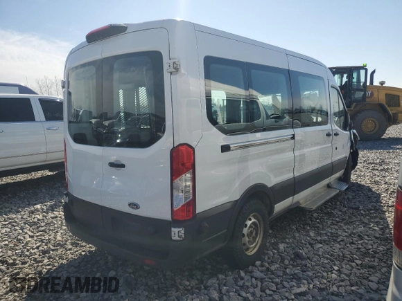 2019 Ford Transit XL z VIN 1FDZX2CM0KKB27959, wystawiony jako Copart lot #45286305 z przebiegiem 137 367 mil mil oraz Szkoda całkowita • Salvage title. Historia ofert i sprzedaży dostępna na DreamBid. Obrazek 3.