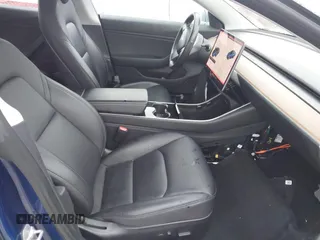 2018 Tesla Model 3 Long Range Battery z VIN 5YJ3E1EBXJF088444, wystawiony jako IAAI lot #42072860 z przebiegiem 46 063 mil mil oraz . Historia ofert i sprzedaży dostępna na DreamBid. Obrazek 5.