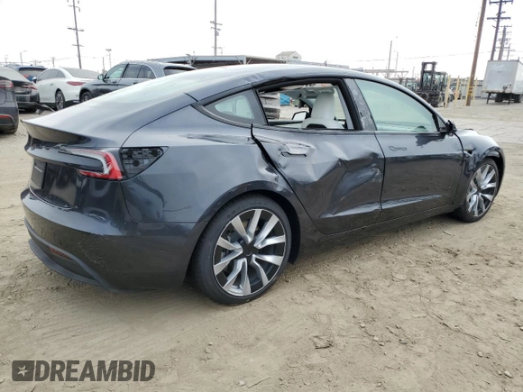 2025 Tesla Model 3 Long Range z VIN 5YJ3E1EA7SF940886, wystawiony jako Copart lot #62683815 z przebiegiem 3 498 mil mil oraz Szkoda całkowita • Salvage title. Historia ofert i sprzedaży dostępna na DreamBid. Obrazek 3.