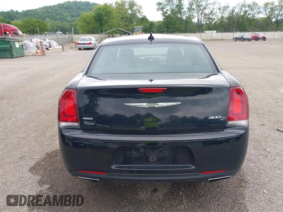2015 Chrysler 300 S z VIN 2C3CCAGG1FH923044, wystawiony jako IAAI lot #42284945 z przebiegiem 132 681 mil mil oraz . Historia ofert i sprzedaży dostępna na DreamBid. Obrazek 16.