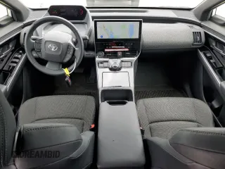 2023 Toyota bZ4X XLE z VIN JTMAAAAA3PA029270, wystawiony jako Copart lot #54526365 z przebiegiem 24 239 mil mil oraz Szkoda całkowita • Salvage title. Historia ofert i sprzedaży dostępna na DreamBid. Obrazek 8.