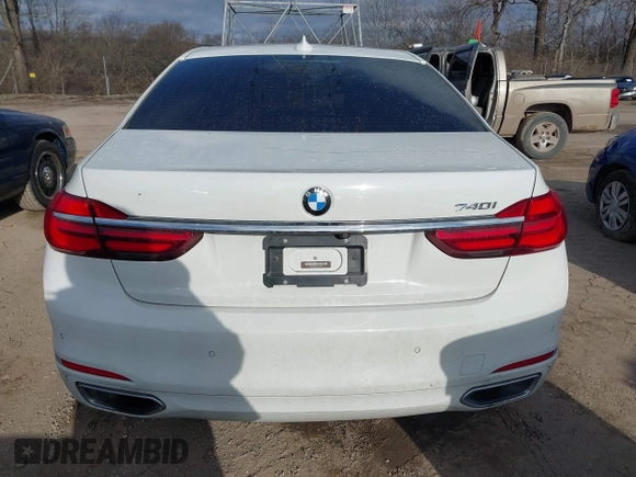 2018 BMW 7 Series 740i with VIN WBA7E2C50JG742505, listed as a IAAI auction lot 41238238 with 111,901 mi miles. Bid and sale history available at carsss.com. Image 16.
