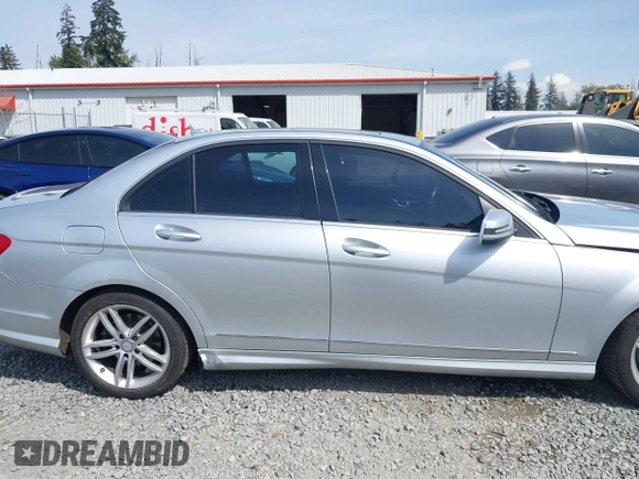 2012 Mercedes-Benz C 300 Sport z VIN WDDGF8BB7CR238797, wystawiony jako IAAI lot #42119641 z przebiegiem 168 348 mil mil oraz . Historia ofert i sprzedaży dostępna na DreamBid. Obrazek 14.