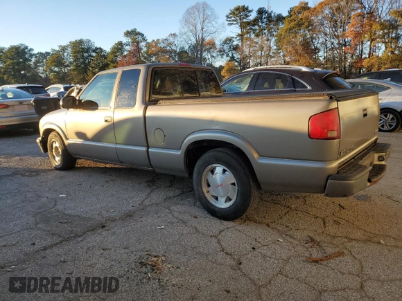 2003 GMC Sonoma with VIN 1GTCS19H638195758, listed as a Copart auction lot 83080674 with 152,104 mi miles and Salvage Title. Bid and sale history available at DreamBid. Image 2.