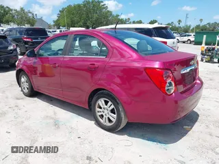 2014 Chevrolet Sonic LT z VIN 1G1JC5SB5E4122840, wystawiony jako IAAI lot #42276390 z przebiegiem 128 958 mil mil oraz . Historia ofert i sprzedaży dostępna na DreamBid. Obrazek 3.